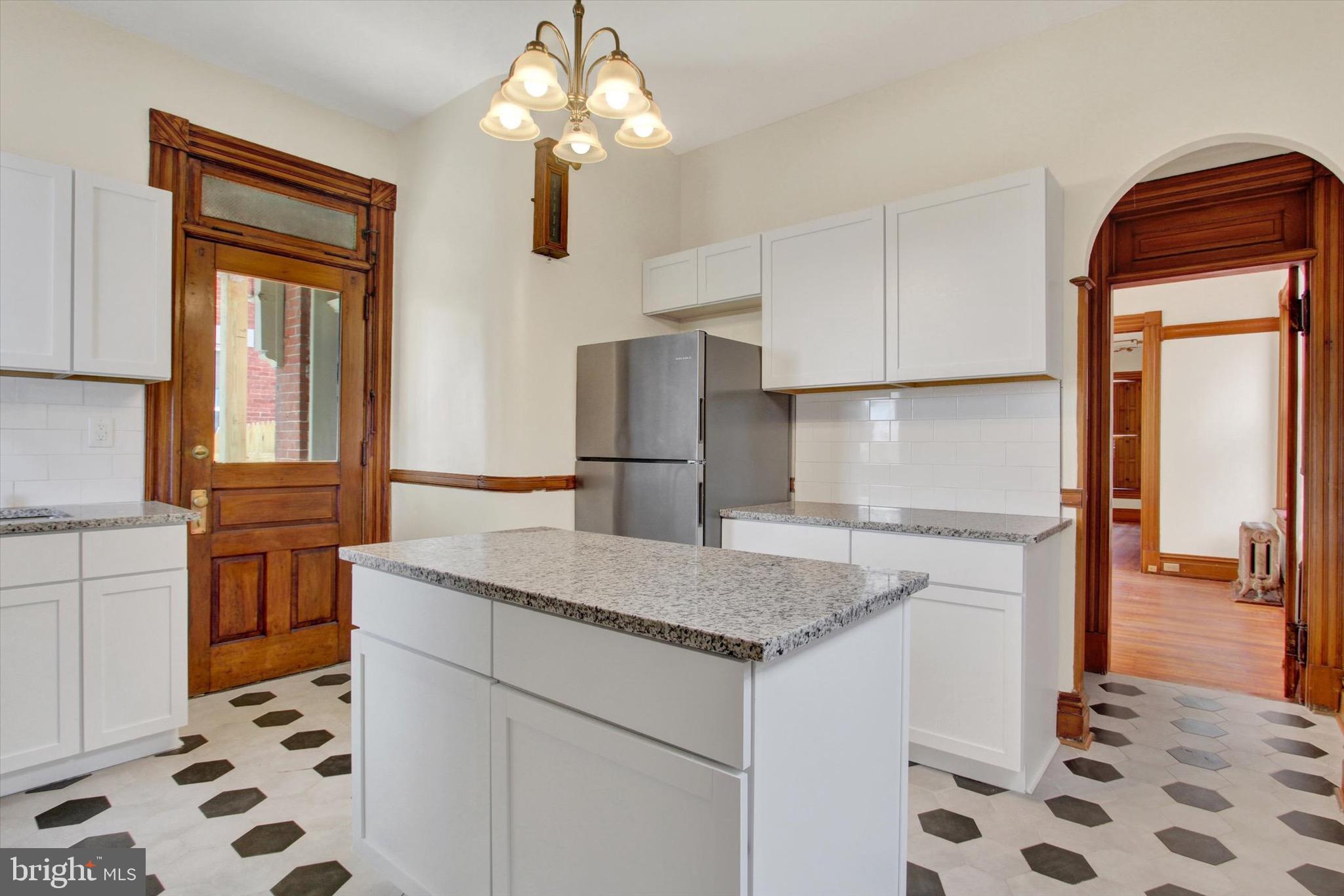 407 Carlisle Street Hanover, PA 17331 - Photo 13 of 38