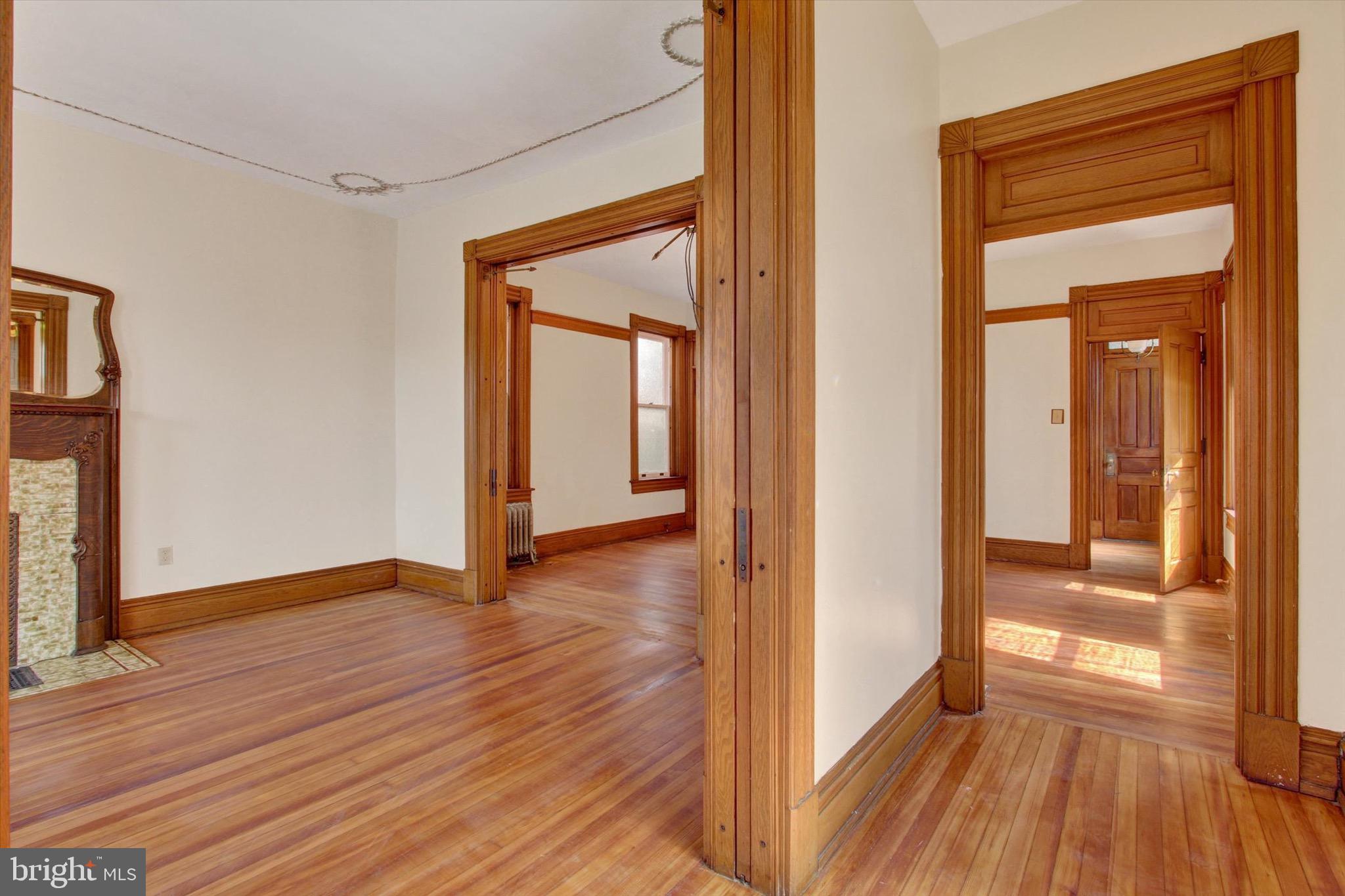 407 Carlisle Street Hanover, PA 17331 - Photo 4 of 38