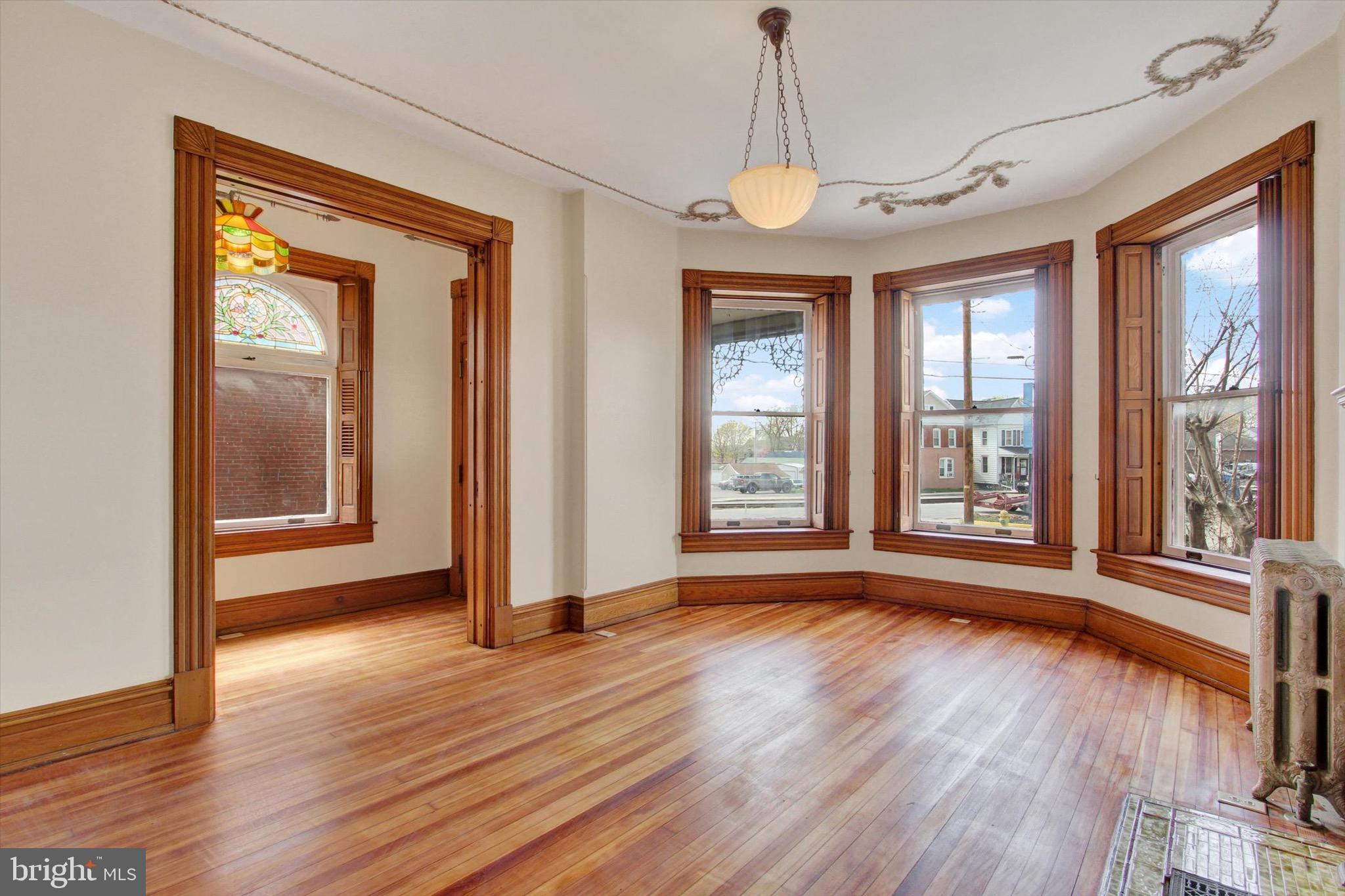 407 Carlisle Street Hanover, PA 17331 - Photo 6 of 38