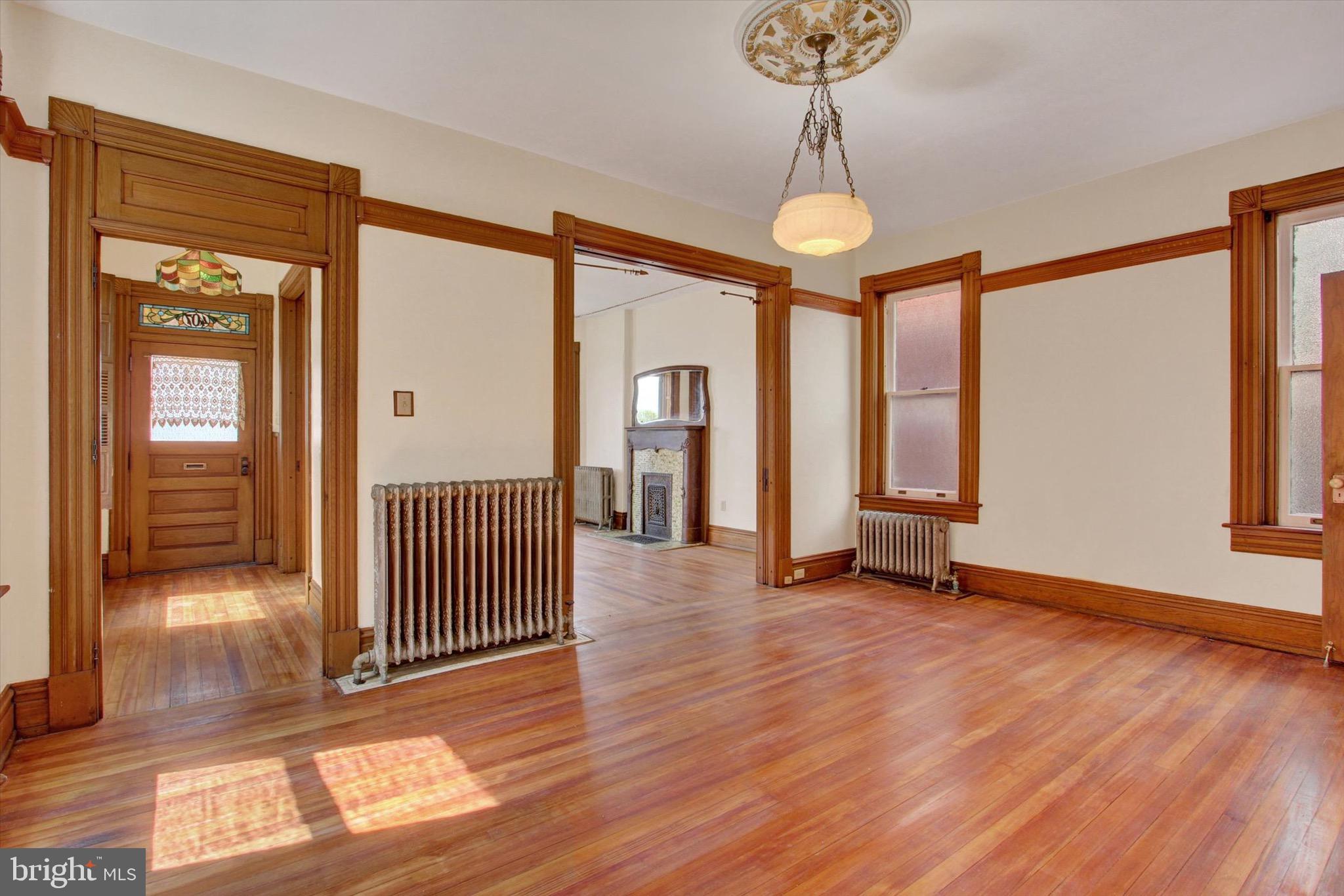 407 Carlisle Street Hanover, PA 17331 - Photo 10 of 38