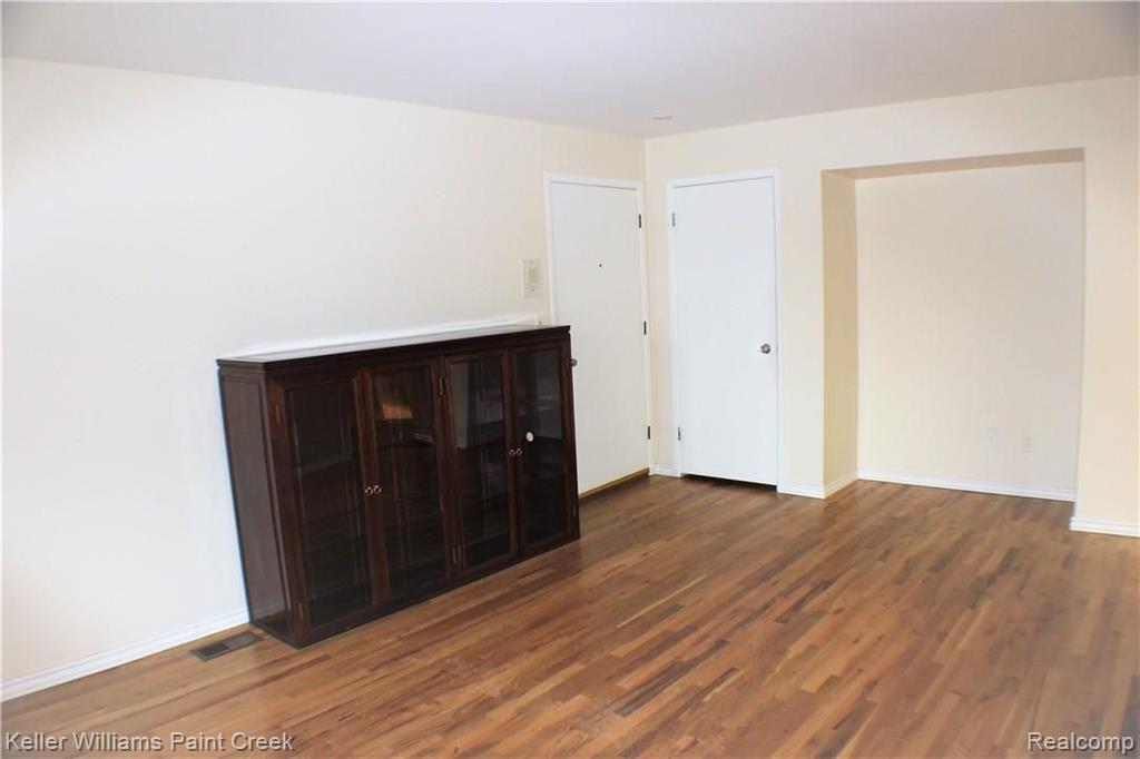 29384 Hoover Road Warren, MI 48093 - Photo 4 of 19