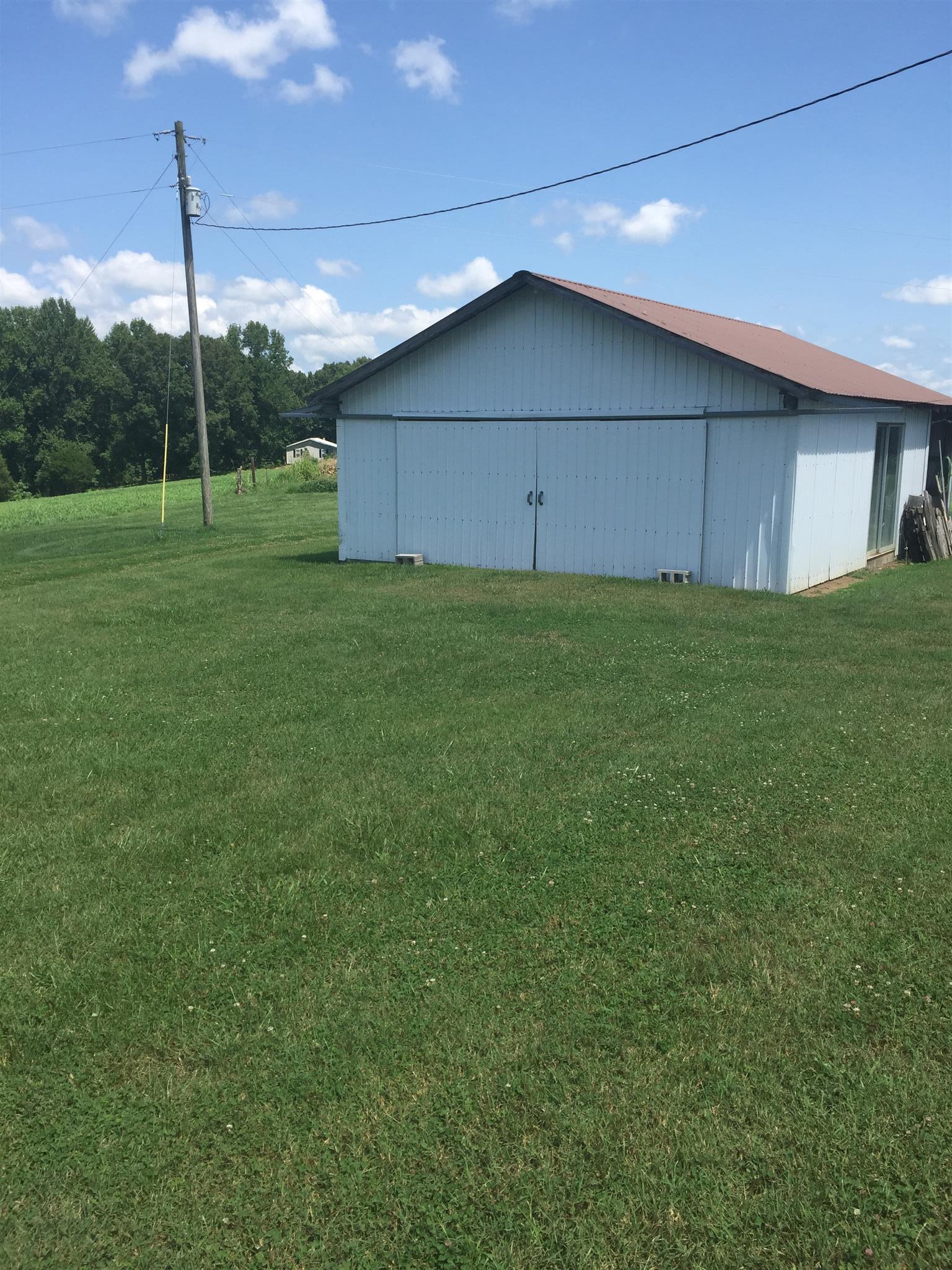640 Gamaliel Road Red Boiling Springs, TN 37150 - Photo 4 of 16 Detached garage