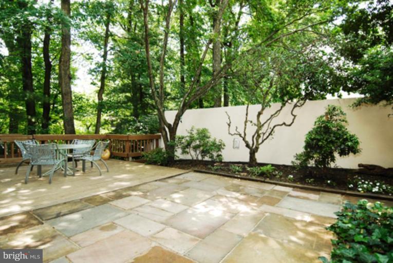 11655 Mediterranean Court Reston, VA 20190 - Photo 14 of 30 Deck