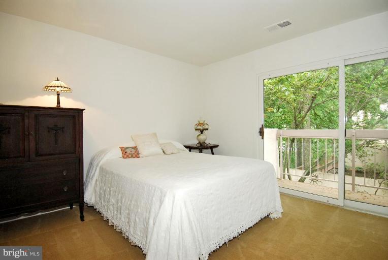 11655 Mediterranean Court Reston, VA 20190 - Photo 29 of 30 Bedroom #2