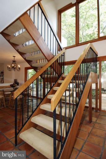 11655 Mediterranean Court Reston, VA 20190 - Photo 10 of 30 Staircase