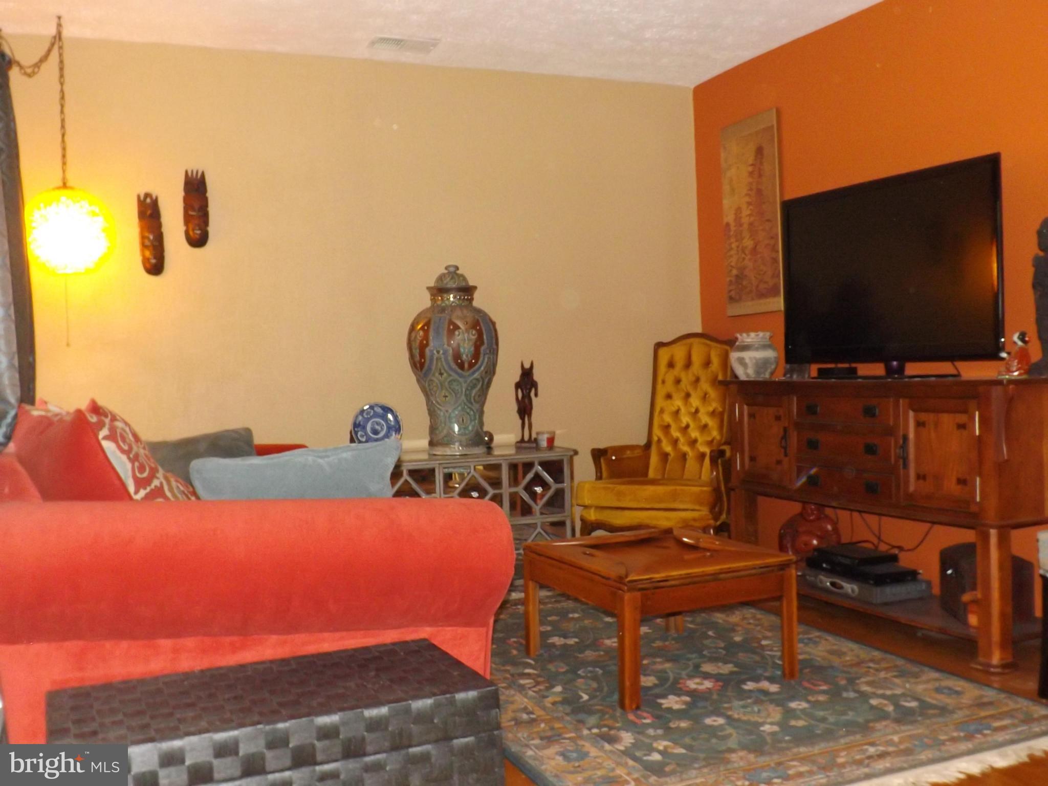3919 Findley Road Woodbridge, VA 22193 - Photo 2 of 24 Living Room