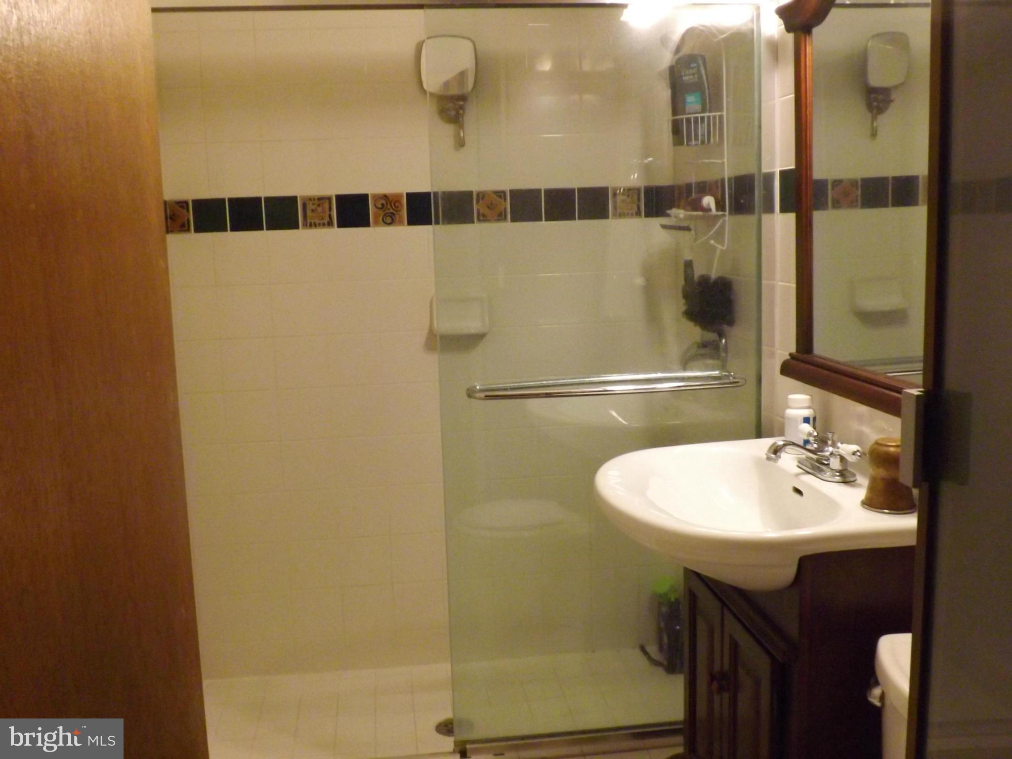3919 Findley Road Woodbridge, VA 22193 - Photo 5 of 24 Bath