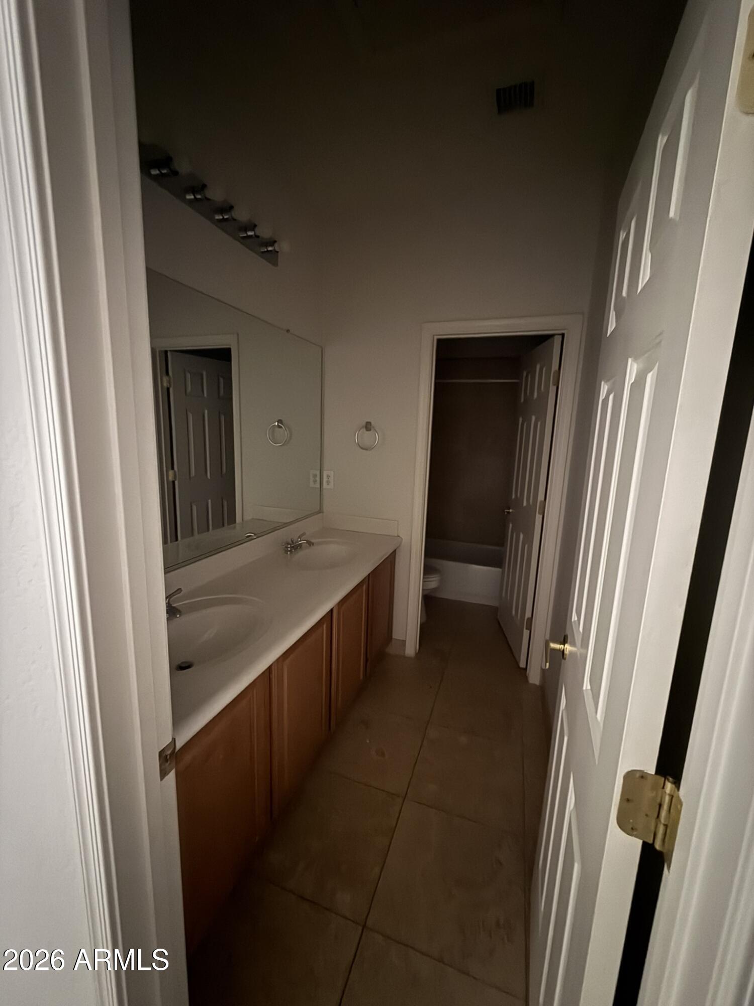 40332 North High Noon Way Phoenix, AZ 85086 - Photo 9 of 15 Upstairs Bathroom