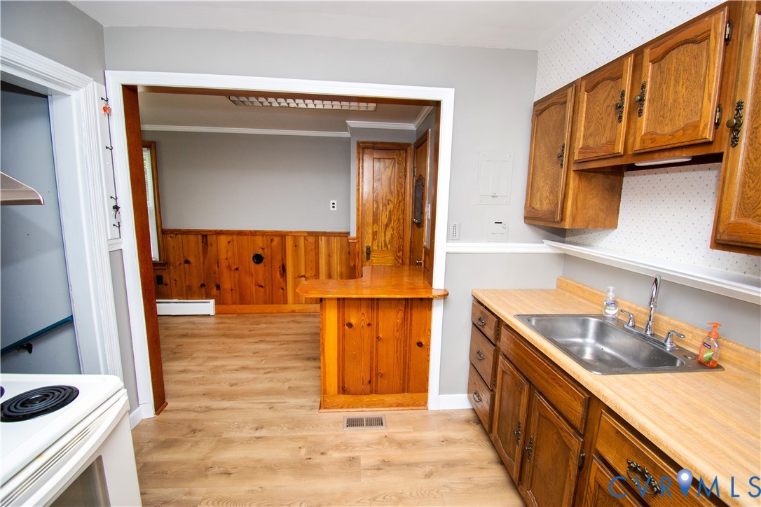6800 Three Chopt Road Richmond, VA 23226 - Photo 16 of 26 Wood-finish flooring throughout