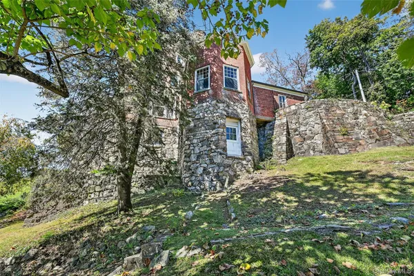 a view of a house with a tree