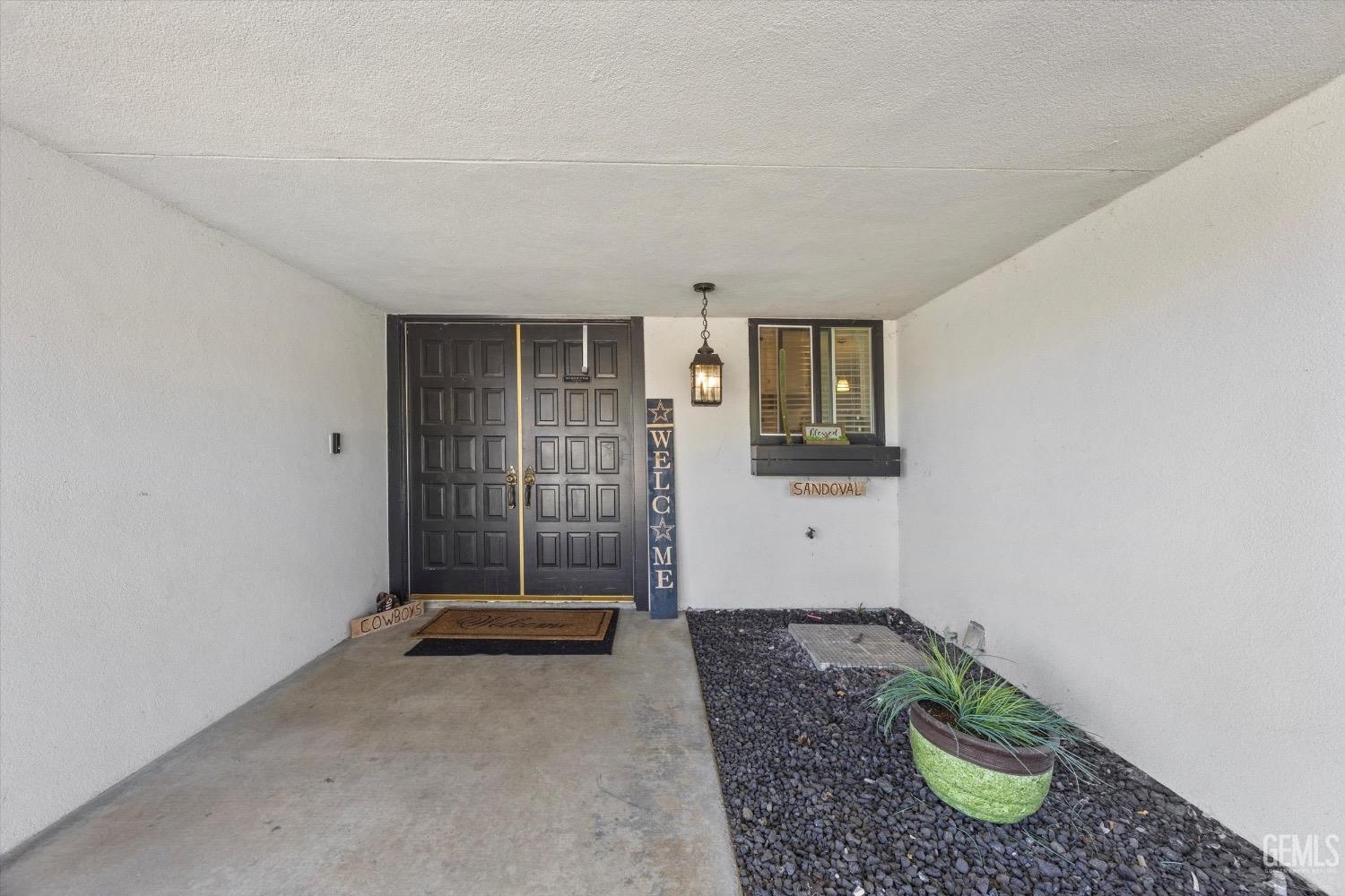 Undisclosed Address Bakersfield, CA 93309 - Photo 4 of 36 a room with toys and a window