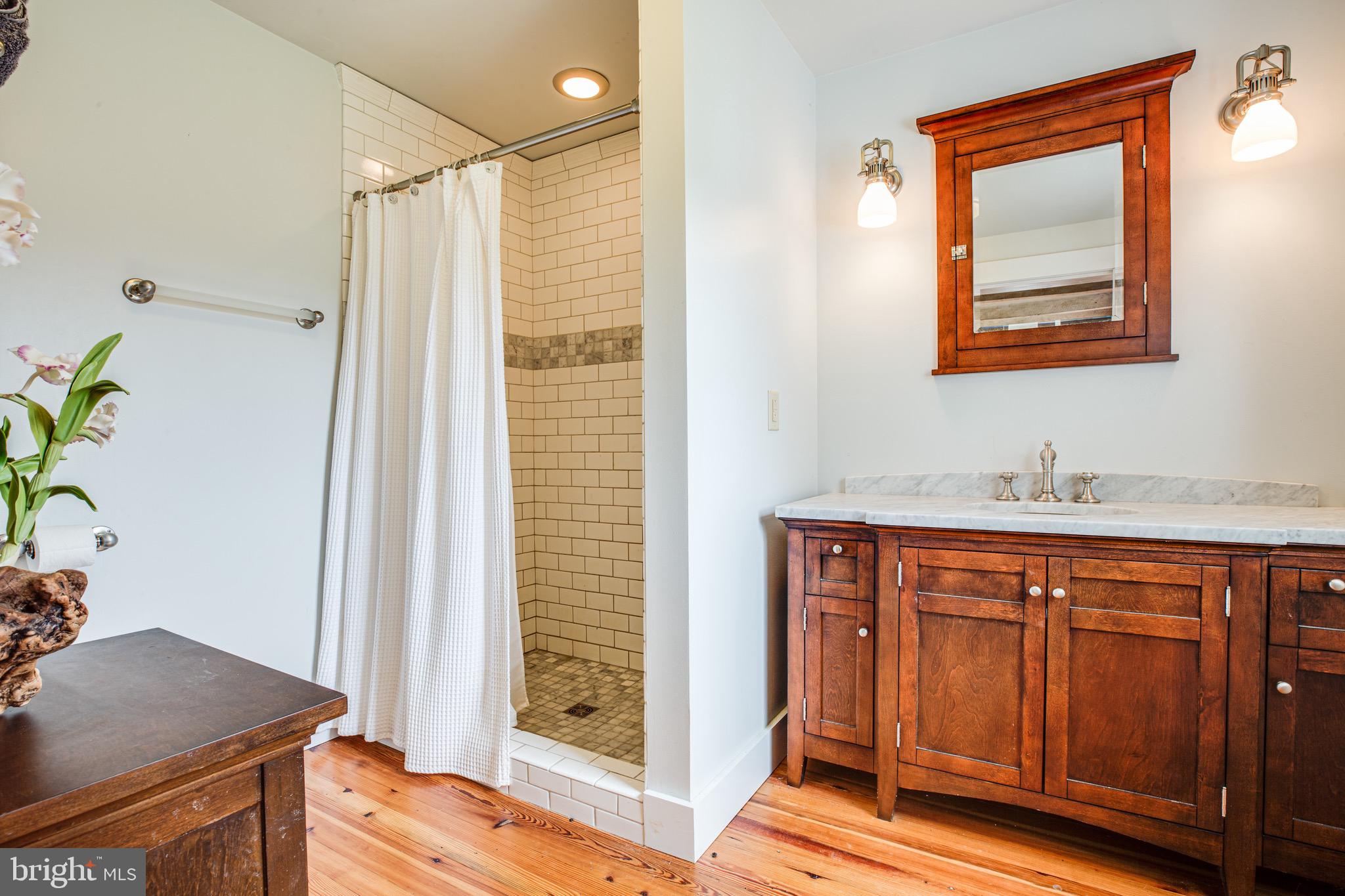 504 Poplar Road Fredericksburg, VA 22406 - Photo 20 of 61 Renovated full bathroom on main level