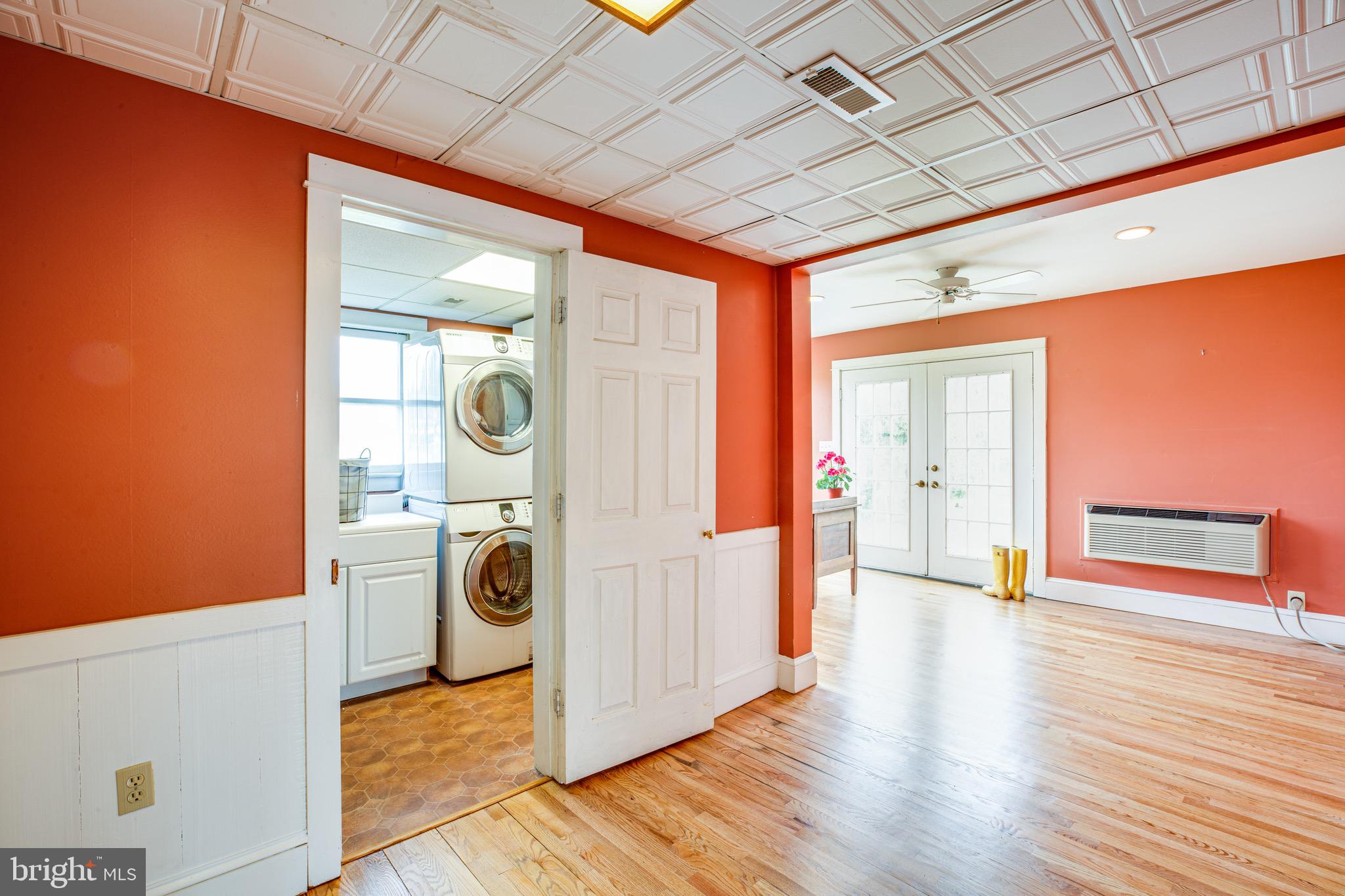 504 Poplar Road Fredericksburg, VA 22406 - Photo 22 of 61 Laundry room is conveniently located off kitchen