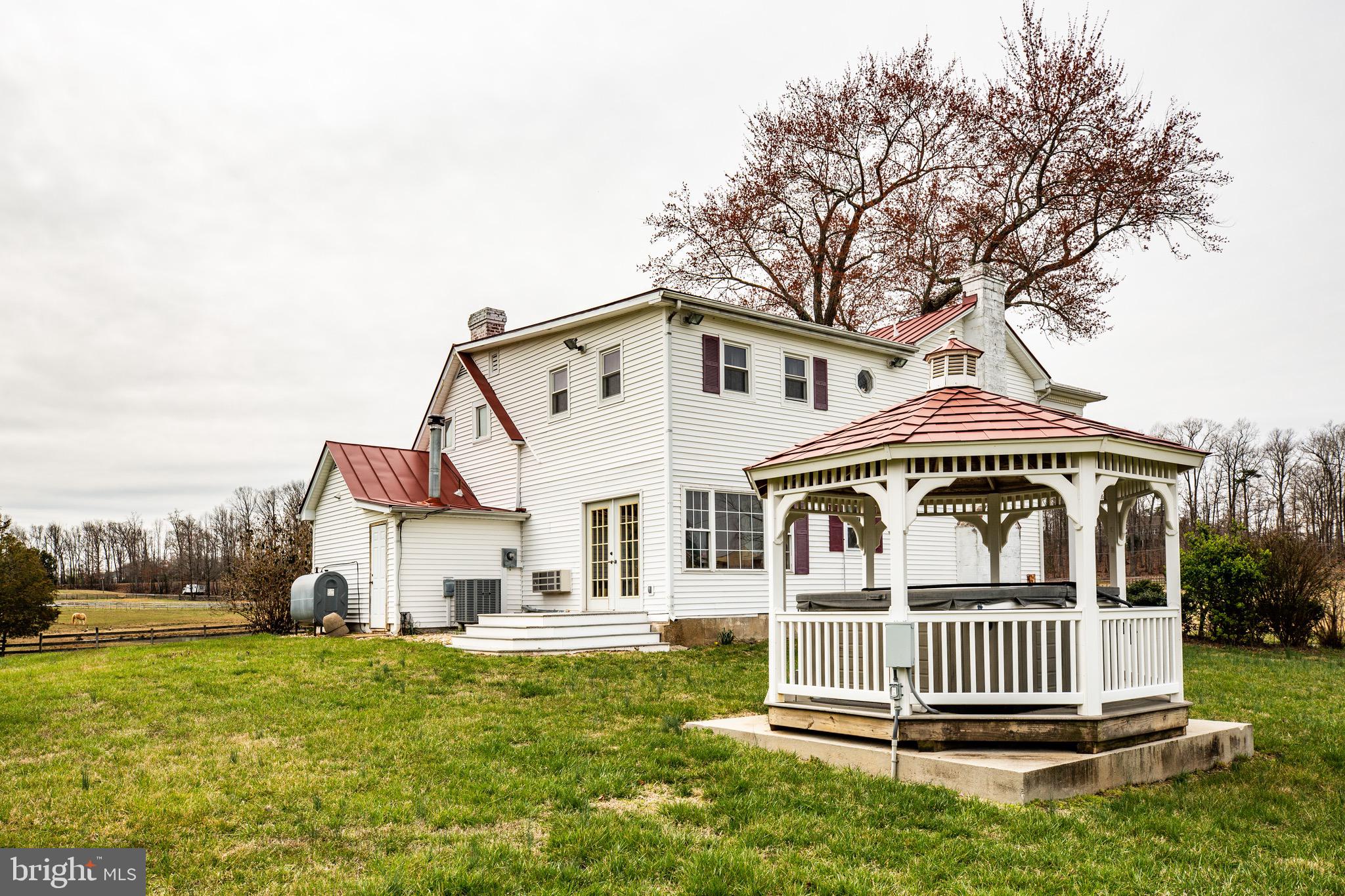 504 Poplar Road Fredericksburg, VA 22406 - Photo 41 of 61 Hit the hot tub after a hard day's work