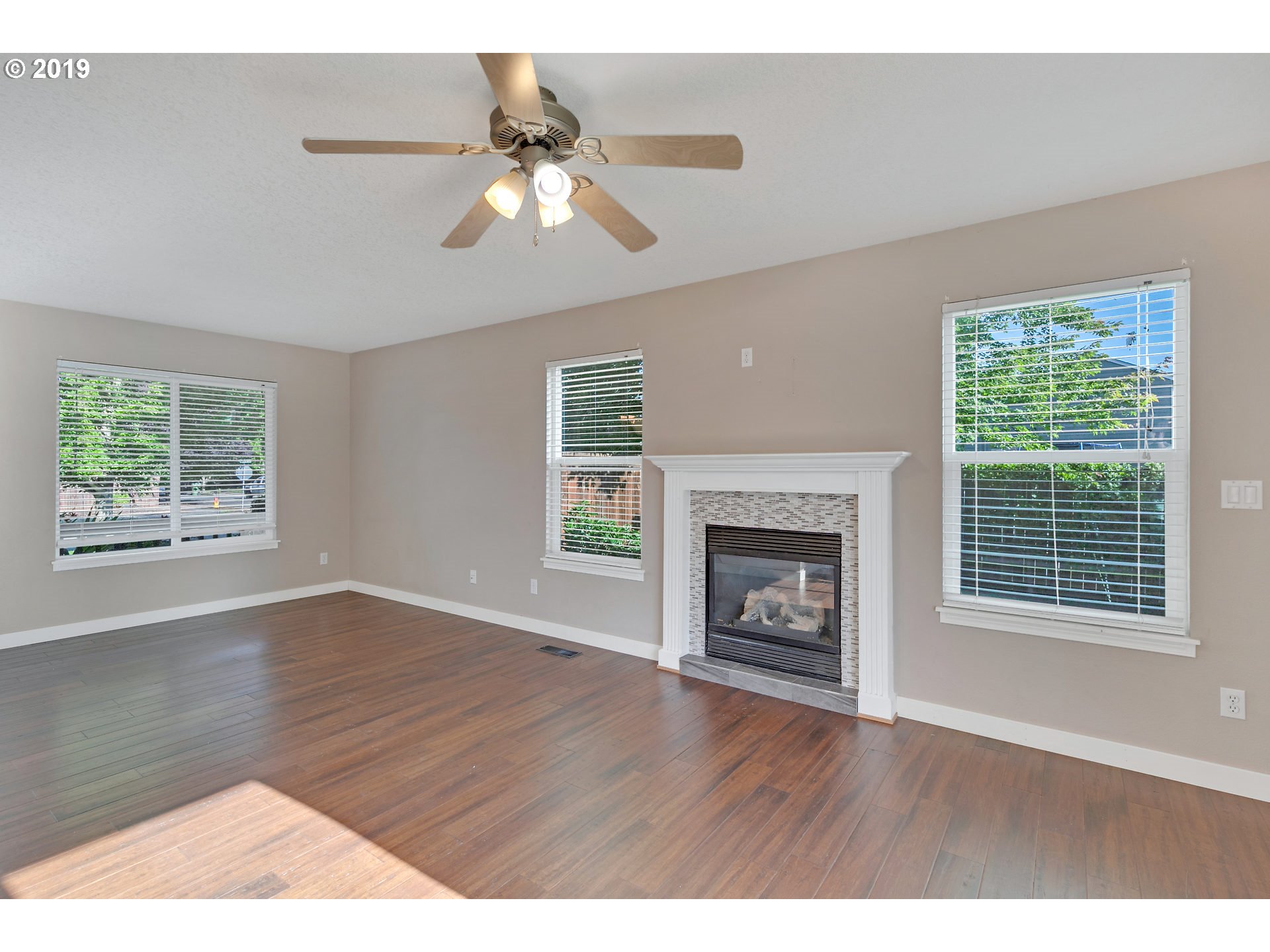 4466 5th Street Hubbard, OR 97032 - Photo 3 of 20 Gallery Image 3