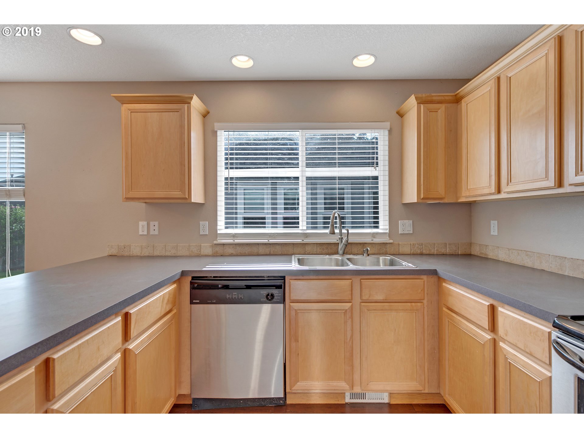 4466 5th Street Hubbard, OR 97032 - Photo 6 of 20 Gallery Image 6