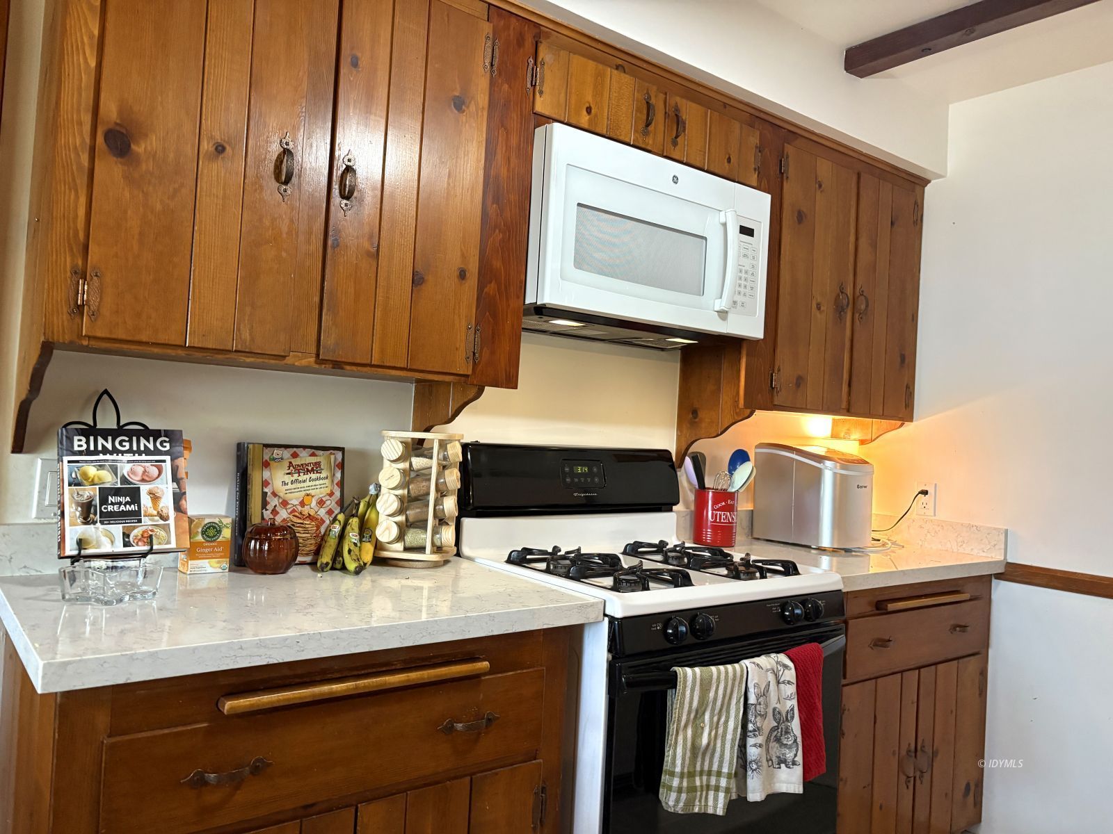 54440 Valley-View Idyllwild, CA 92549 - Photo 12 of 31 Kitchen
