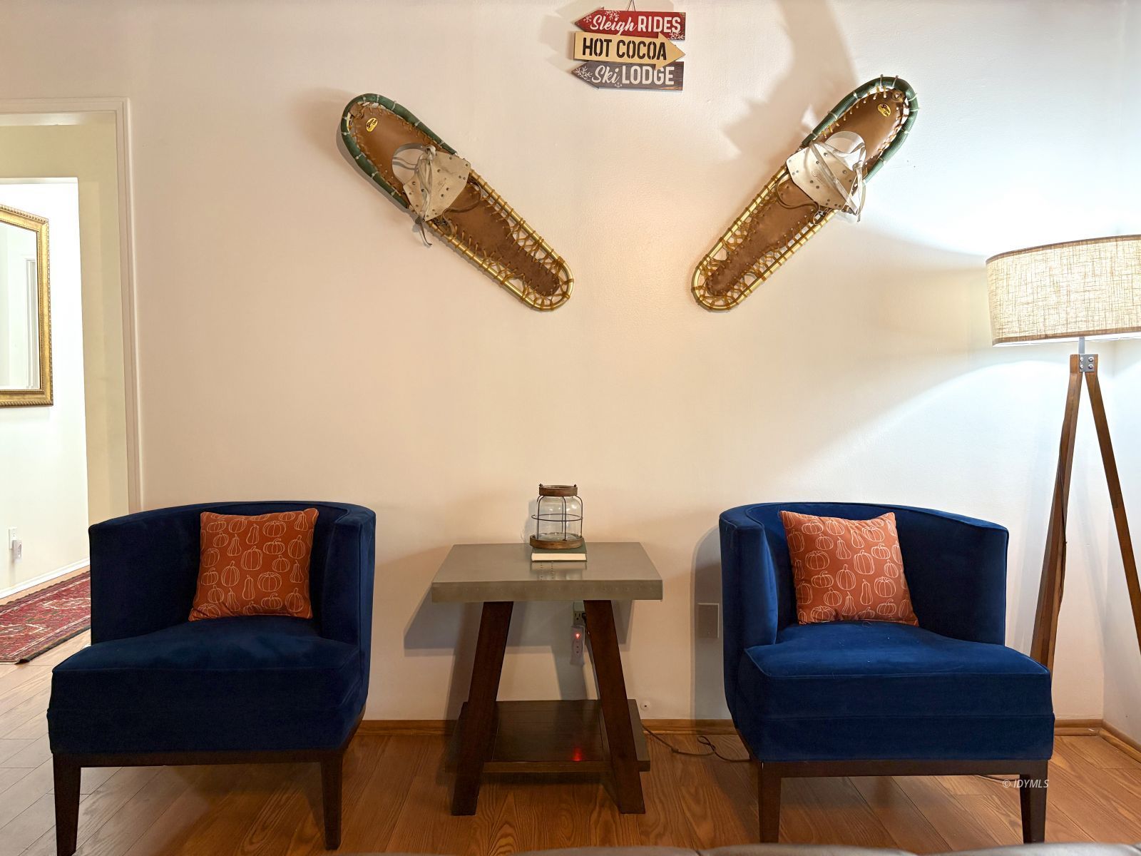 54440 Valley-View Idyllwild, CA 92549 - Photo 14 of 31 Living Room