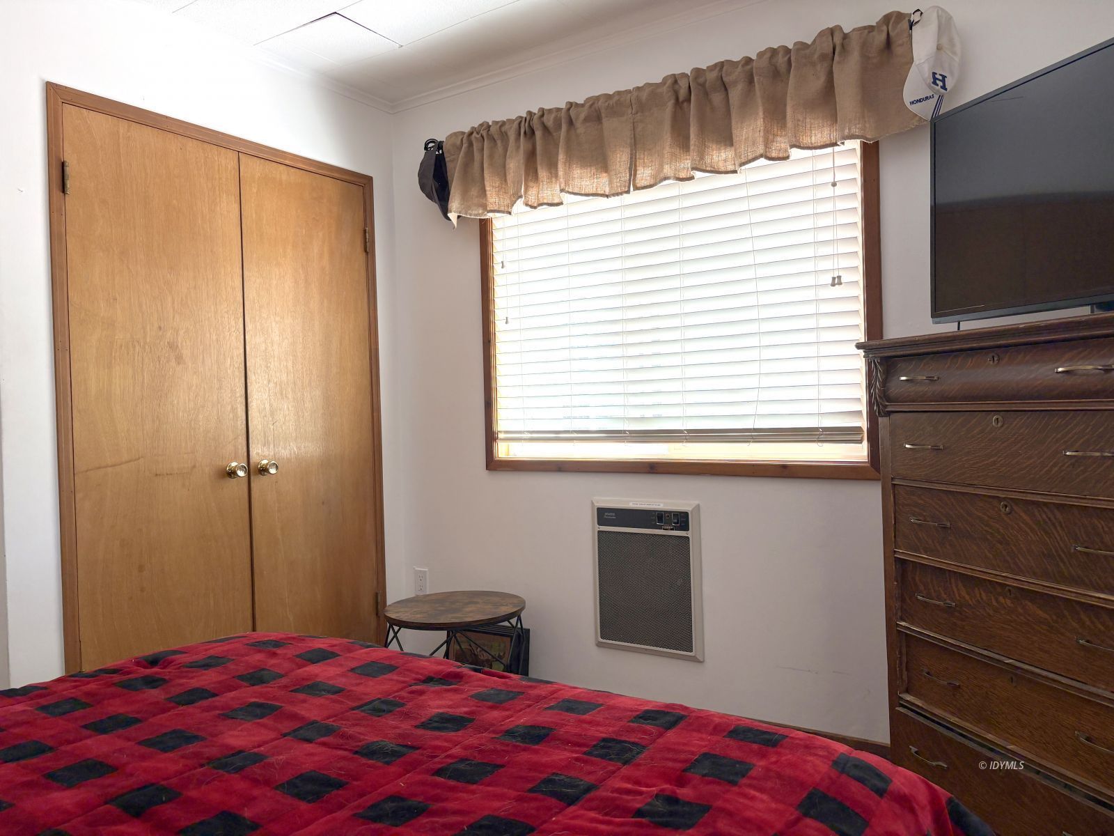 54440 Valley-View Idyllwild, CA 92549 - Photo 20 of 31 Guest Bedroom