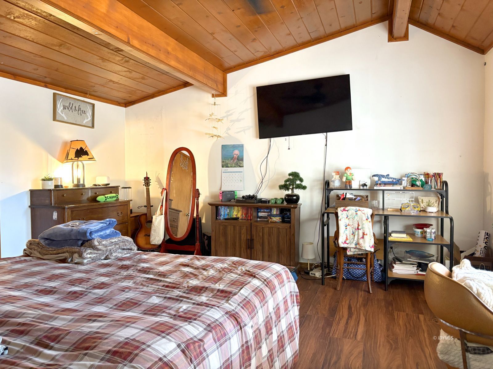 54440 Valley-View Idyllwild, CA 92549 - Photo 23 of 31 Primary Bedroom