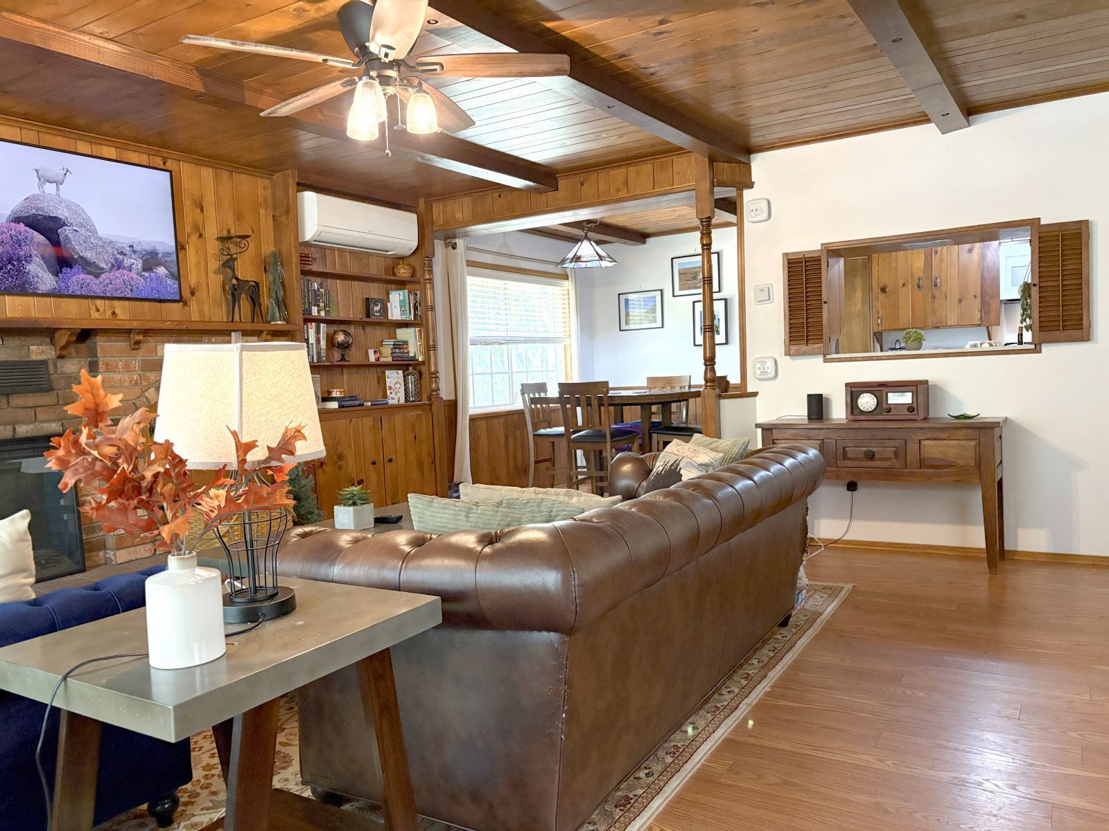 54440 Valley-View Idyllwild, CA 92549 - Photo 4 of 31 Living Room