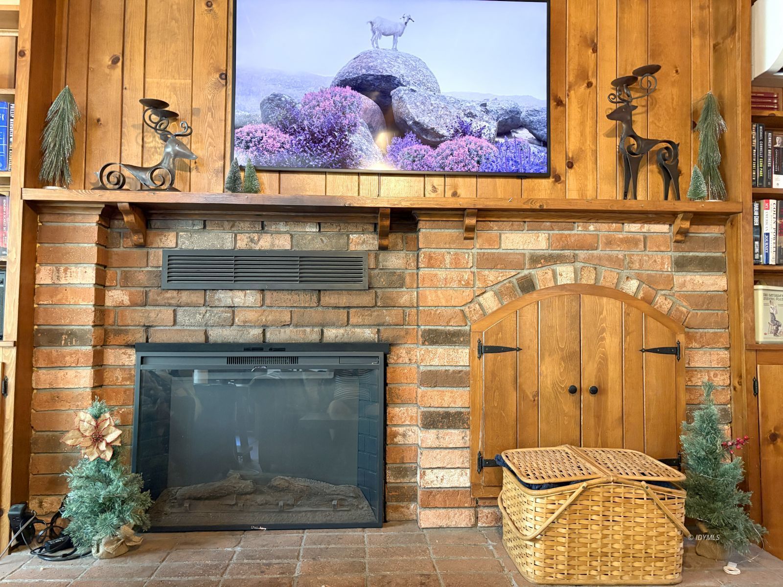 54440 Valley-View Idyllwild, CA 92549 - Photo 6 of 31 Brick Fireplace