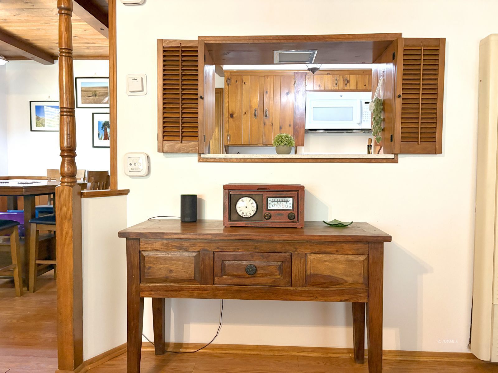 54440 Valley-View Idyllwild, CA 92549 - Photo 9 of 31 Living Room Into Kitchen Ledge