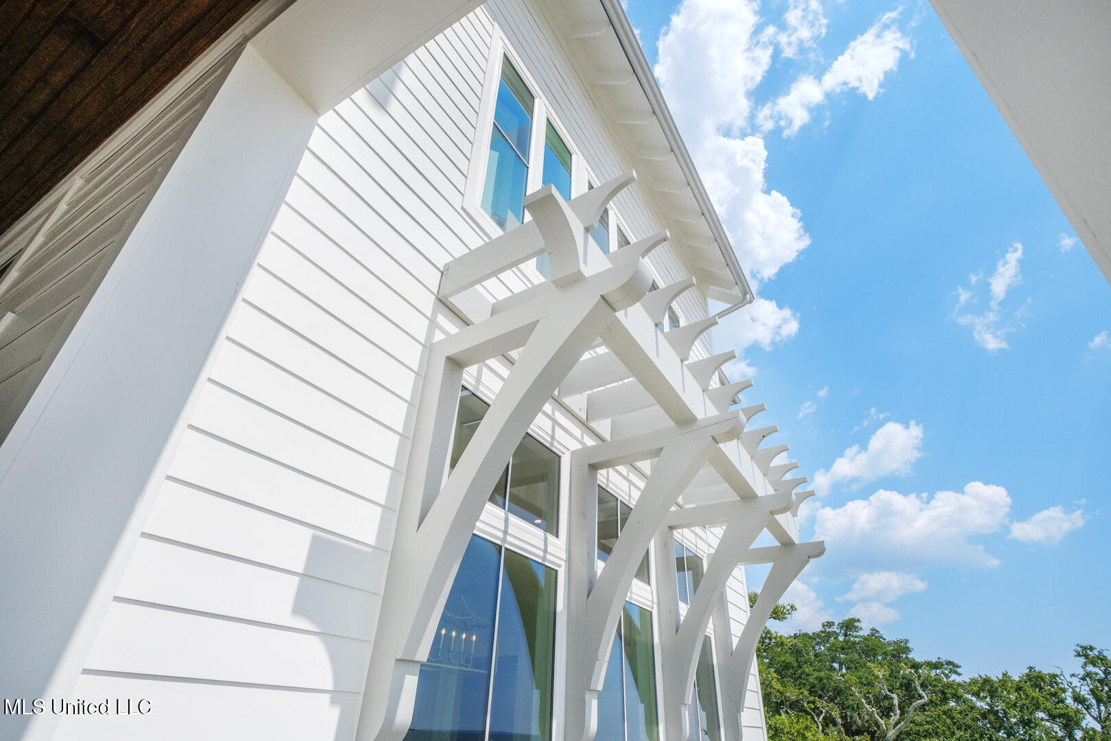 357 Butler Road Ocean Springs, MS 39564 - Photo 2 of 25 Custom Finishes