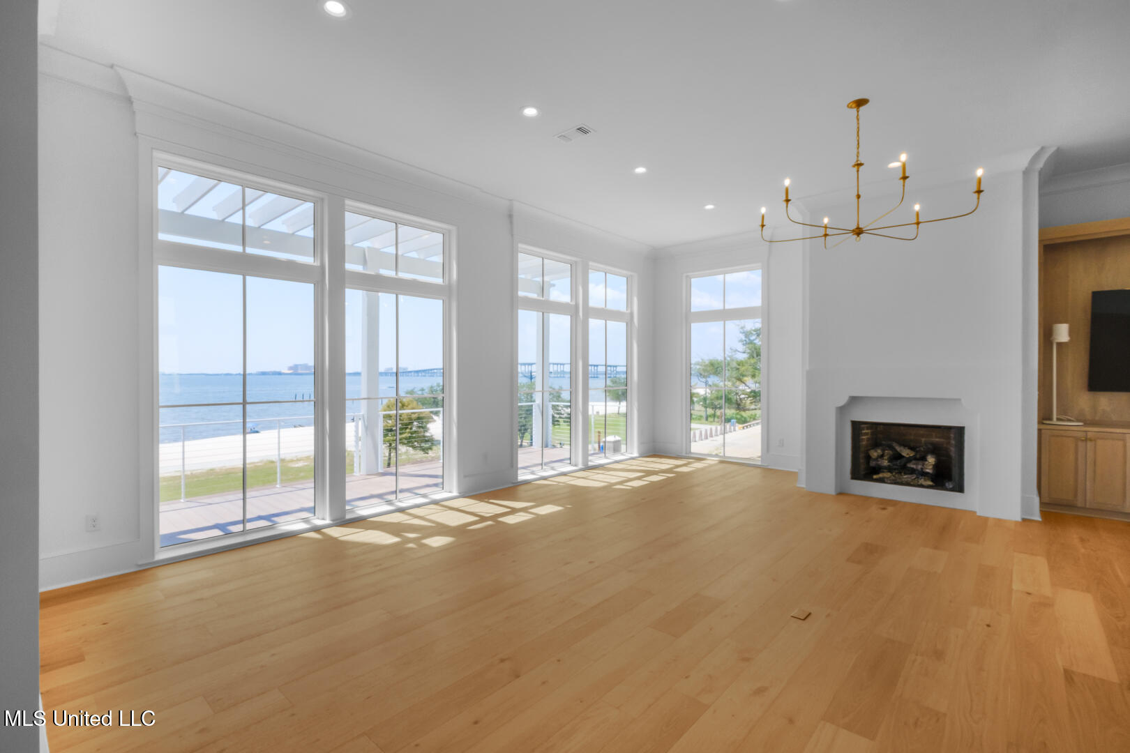 357 Butler Road Ocean Springs, MS 39564 - Photo 9 of 25 Floor to ceiling windows