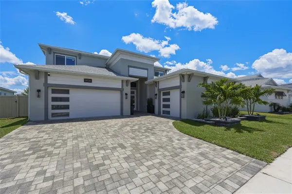 $900,000 | 8958 Ivy Stark Boulevard, Wesley Chapel, FL 33545