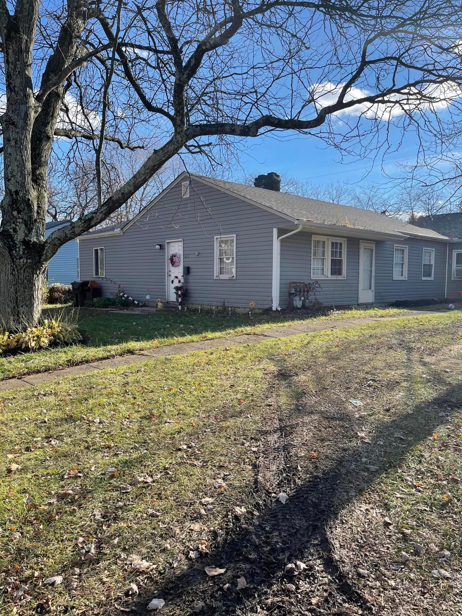 215 Danhurst Road Columbus, OH 43228 - Photo 2 of 40 3B1834B3-6F7F-4BB3-8016-D5829AE953FB