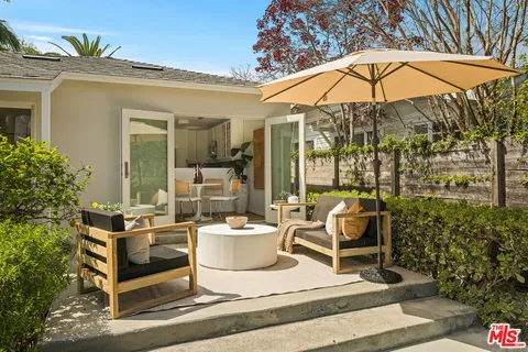 $1,995,000 | 2477 Walnut Avenue, Venice, CA 90291