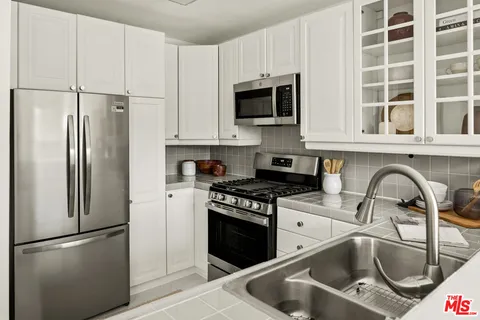 $1,995,000 | 2477 Walnut Avenue, Venice, CA 90291