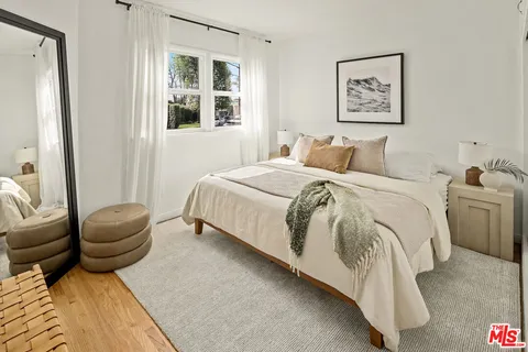 $1,995,000 | 2477 Walnut Avenue, Venice, CA 90291