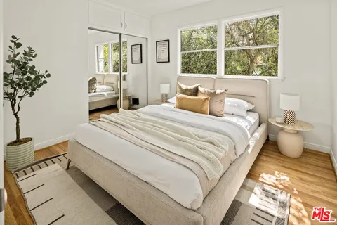 $1,995,000 | 2477 Walnut Avenue, Venice, CA 90291