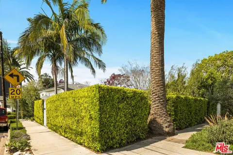 $1,995,000 | 2477 Walnut Avenue, Venice, CA 90291