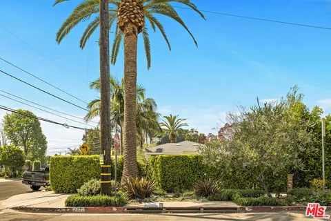 $1,995,000 | 2477 Walnut Avenue, Venice, CA 90291