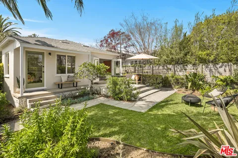 $1,995,000 | 2477 Walnut Avenue, Venice, CA 90291