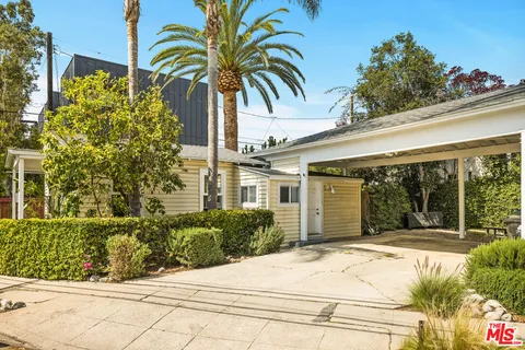 $1,995,000 | 2477 Walnut Avenue, Venice, CA 90291