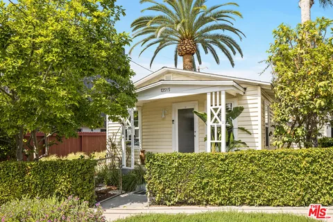 $1,995,000 | 2477 Walnut Avenue, Venice, CA 90291