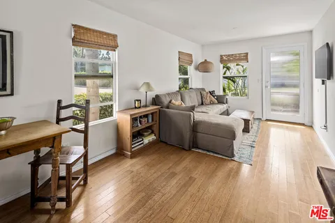 $1,995,000 | 2477 Walnut Avenue, Venice, CA 90291