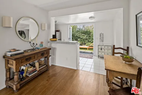 $1,995,000 | 2477 Walnut Avenue, Venice, CA 90291