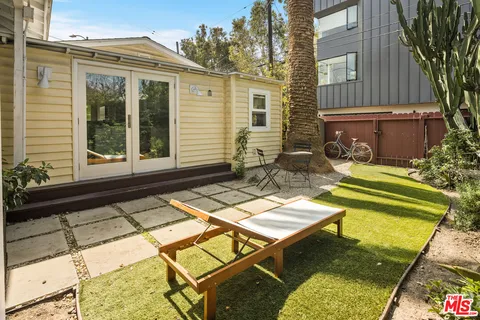 $1,995,000 | 2477 Walnut Avenue, Venice, CA 90291