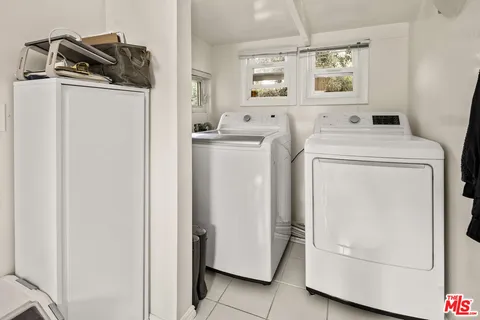 $1,995,000 | 2477 Walnut Avenue, Venice, CA 90291