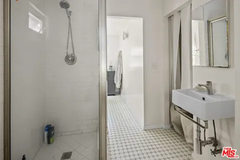 $1,995,000 | 2477 Walnut Avenue, Venice, CA 90291