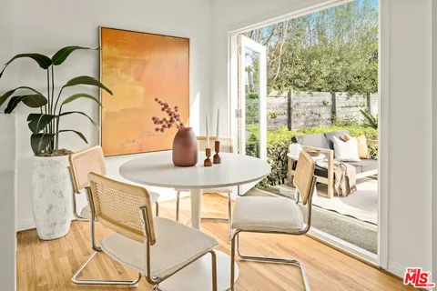 $1,995,000 | 2477 Walnut Avenue, Venice, CA 90291