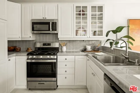 $1,995,000 | 2477 Walnut Avenue, Venice, CA 90291