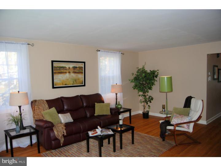 319 Madison Road Springfield, PA 19064 - Photo 3 of 18 Living Room