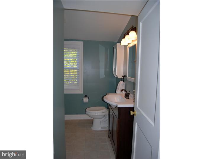319 Madison Road Springfield, PA 19064 - Photo 9 of 18 Bathroom