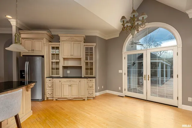 $865,000 | 3115 West Striegel Road, Carbondale, IL 62901